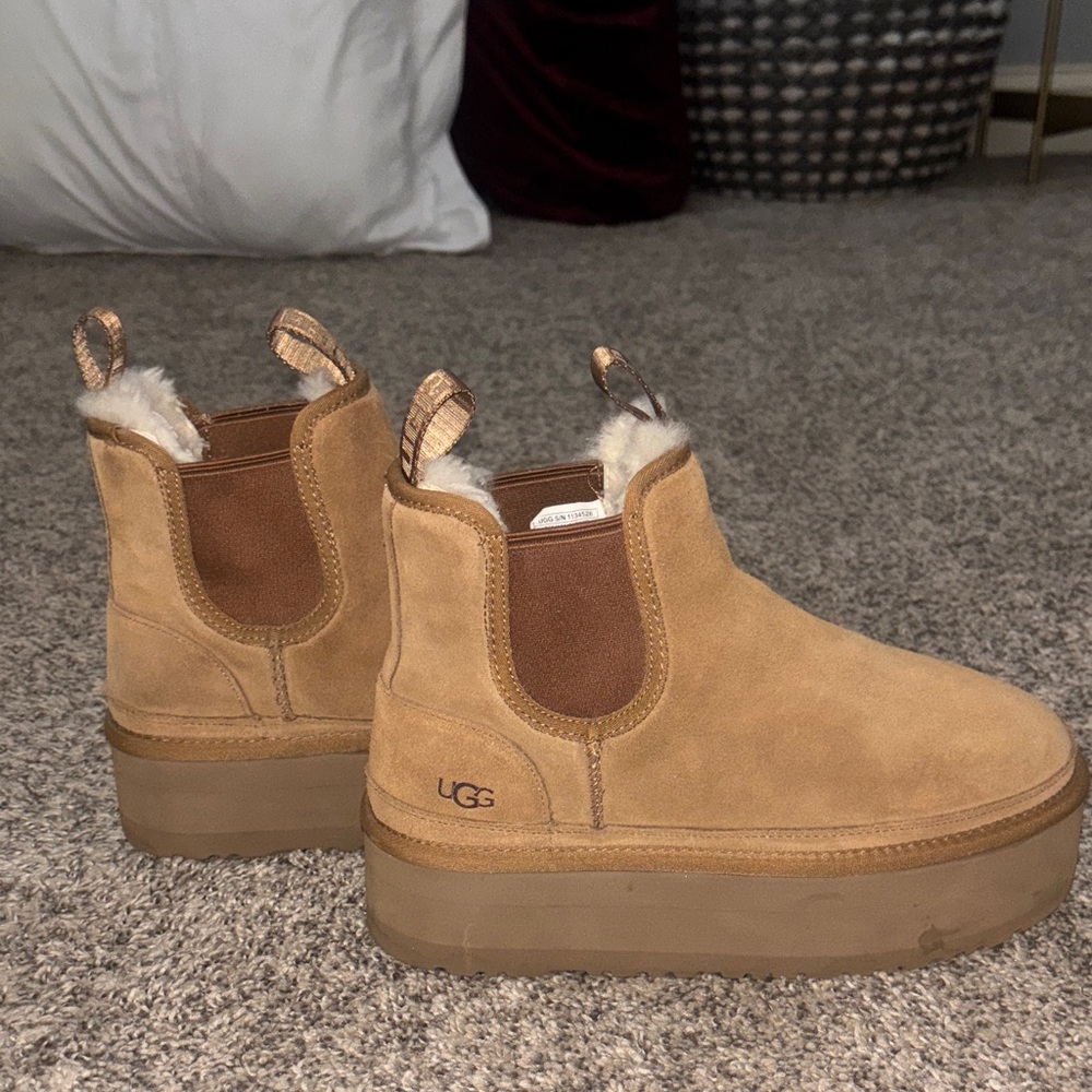 UGG Neumel Platform Chelsea Boots Women's Size 8 Chesnut